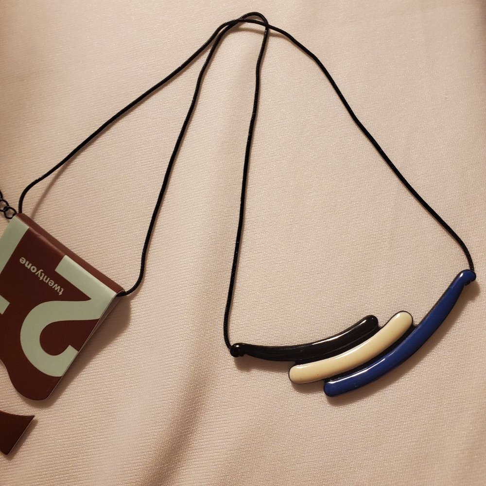 Simple necklace by 21